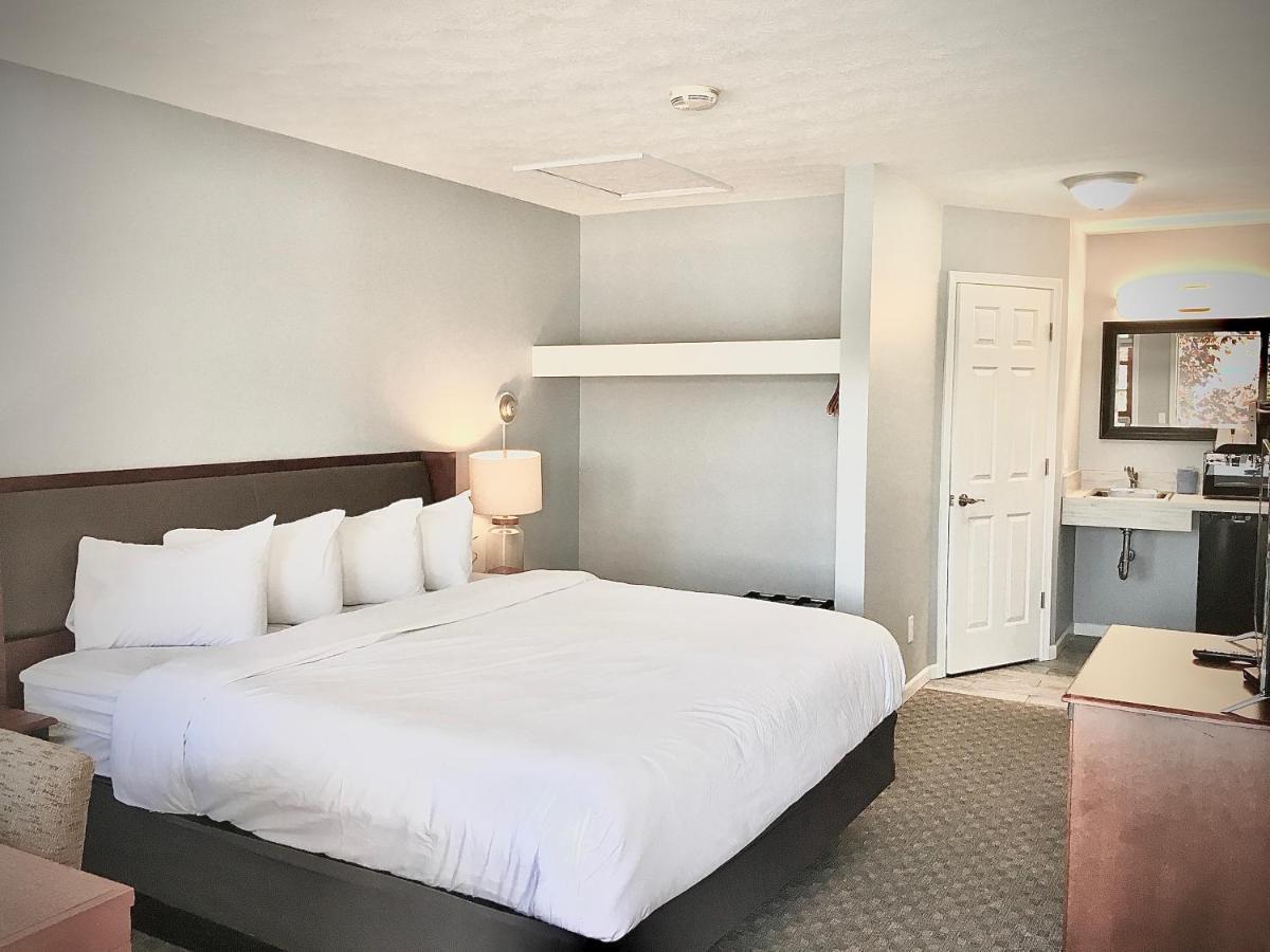 Empire Lakeshore Inn Экстерьер фото